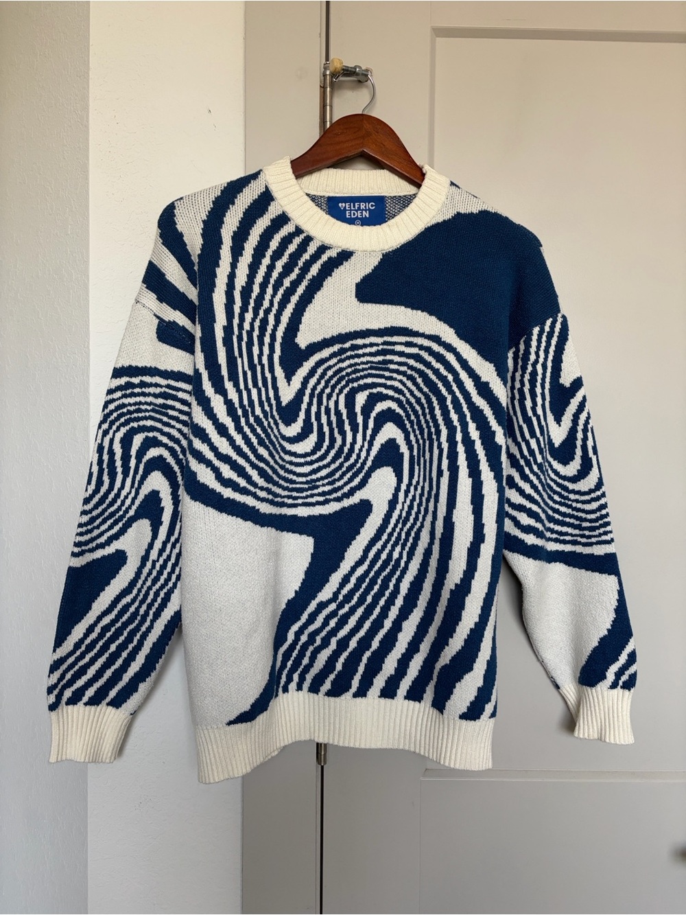 Aelfric Eden blue and white swirl whirlpool knit sweater size medium